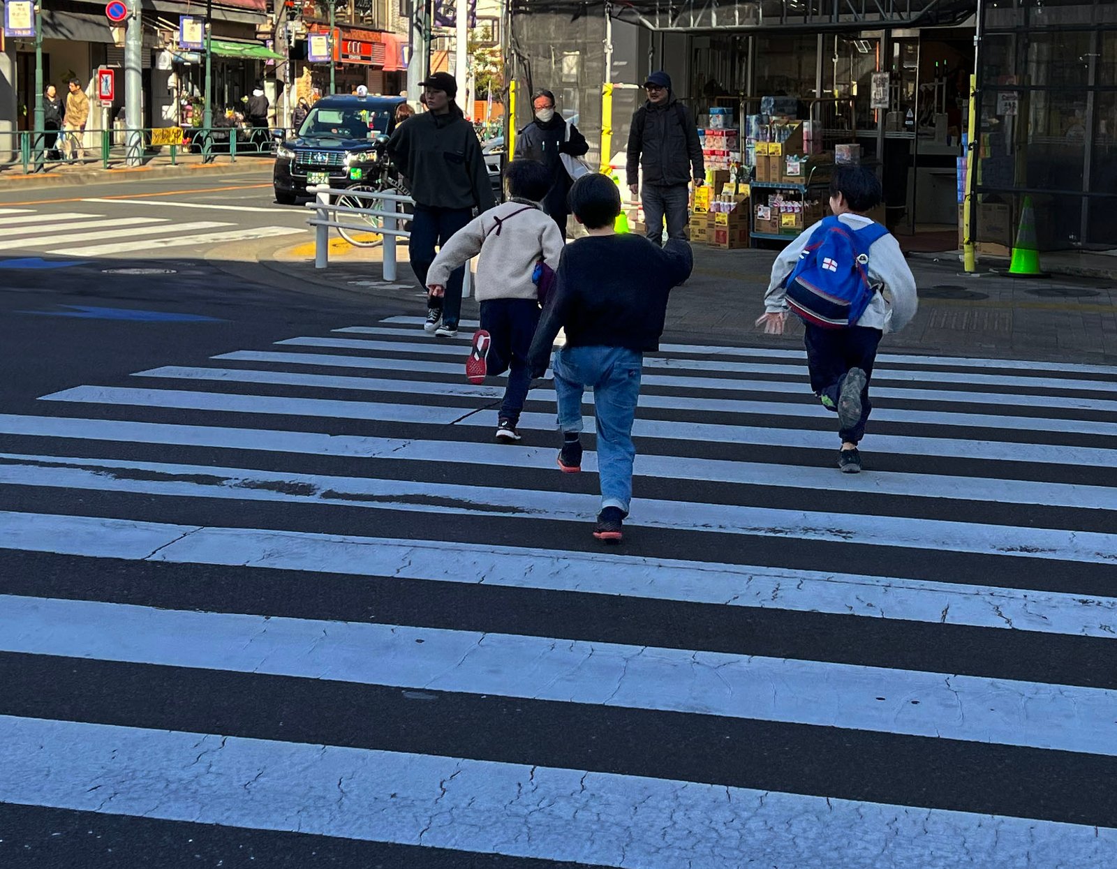 Camino al colegio, sin adultos, sin drama