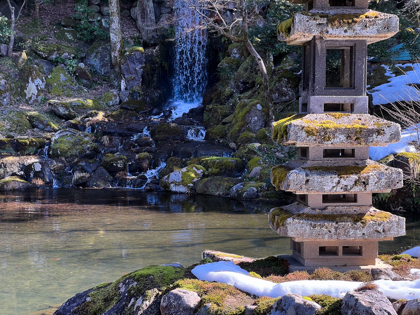Aquí en frente nos tomamos un té
