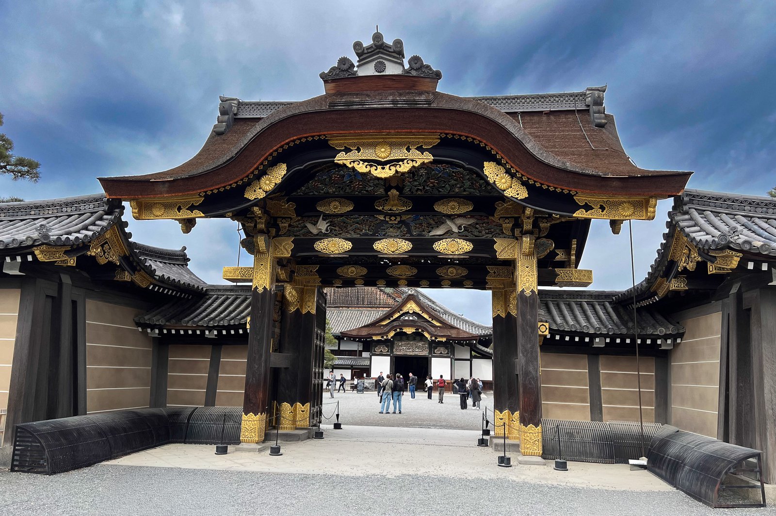 La puerta Karamon — 唐門